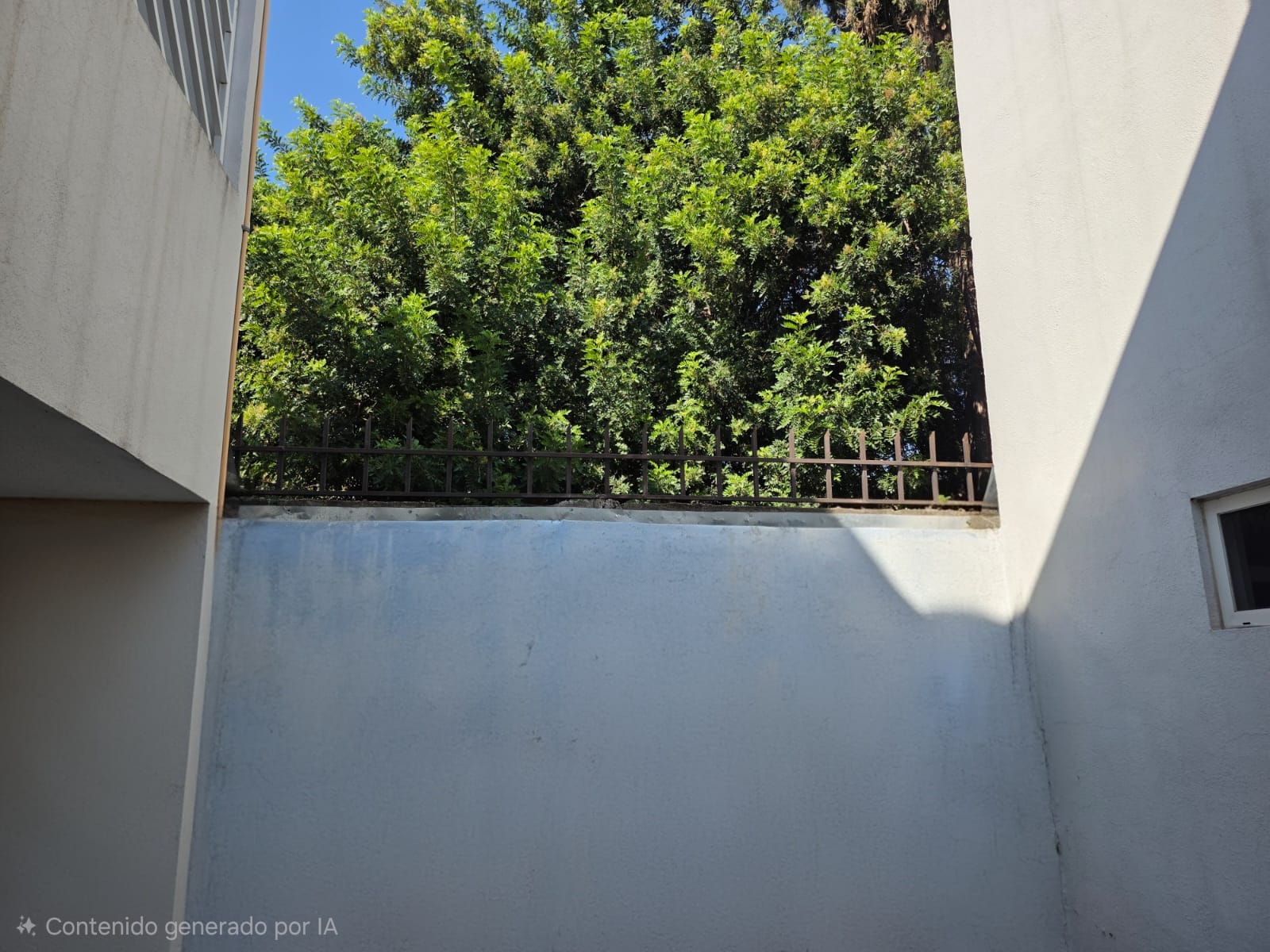 Clóset cerrado, tres puertas